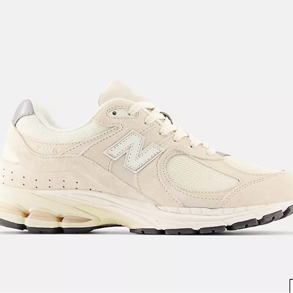 New Balance 2002R Unisex Beige and White Sneakers NIB Womens 9.5/Mens 8